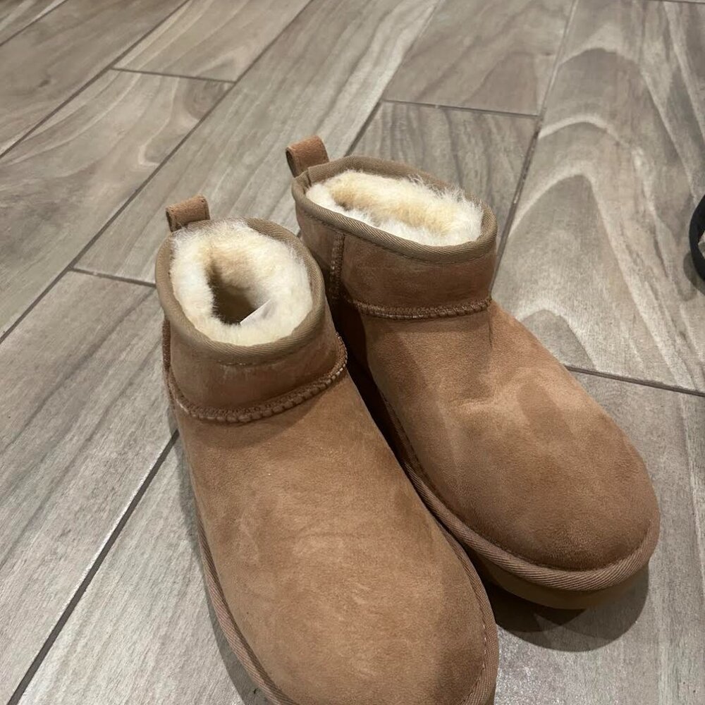 UGG boots - Picture 2 of 3